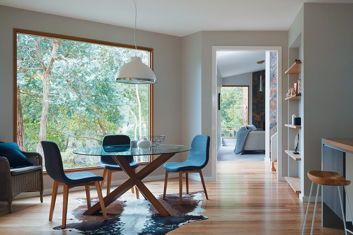 Energy efficient glazing installation with high thermal performance